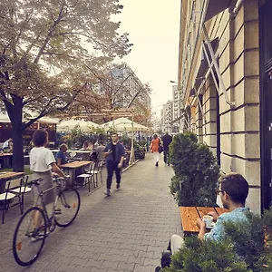 Between Us Warszawa